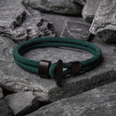 Uma pulseira Milan Line da série Ocean, com um design de corda trançada em formato de âncora