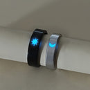 Dois anéis de compromisso com sol e lua brilhantes, em aço inoxidável delicado