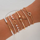 Elegante conjunto de 8 pulseiras com pingentes de pérolas artificiais e corações em tom dourado