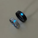 Dois anéis de compromisso com sol e lua brilhantes, em aço inoxidável delicado