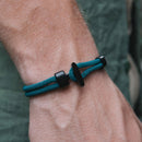 Uma pulseira Milan Line da série Ocean, com um design de corda trançada em formato de âncora